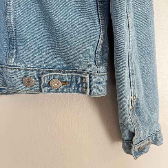 Levi Strauss Co Classic Original Trucker Jacket Denim Light Wash Women's Size M - Picture 9 of 13